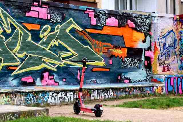 探花视频app互动节目录上线｜情绪表达片段评测场面真实不做作